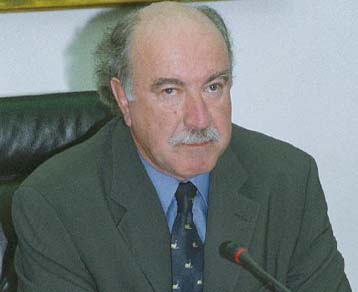 Θαλάσσια συγκοινωνία σε όλα τα νησιά, υποσχέθηκε ο Γιώργος Ανωμερίτης