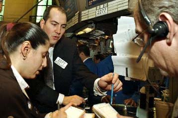 Ανοδος για Nasdaq και Dow Jones την Τετάρτη εν αναμονή της κατάθεσης Γκρίνσπαν