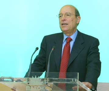 Αποφασισμένος να εφαρμόσει την κυβερνητική πολιτική εμφανίστηκε ο Κ.Σημίτης