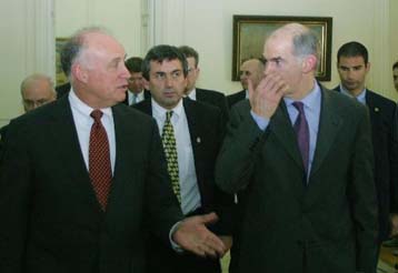 Απολογισμό του πρώτου γύρου συνομιλιών για το Κυπριακό έκαναν Παπανδρέου και Ουέστον