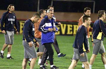 Η διαφορά των δύο γκολ δεν εξασφαλίζει πρόκριση, σύμφωνα με τον Εκτορ Κούπερ