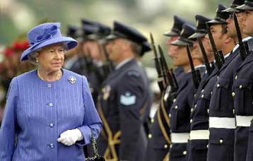 Επανακυκλοφορεί το «God Save the Queen» των Sex Pistols με αφορμή το Χρυσό Ιωβηλαίο