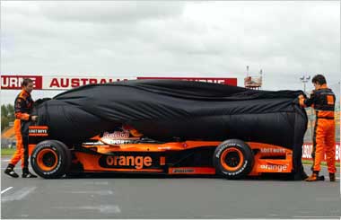 H Arrows αποκάλυψε το νέο της μονοθέσιο