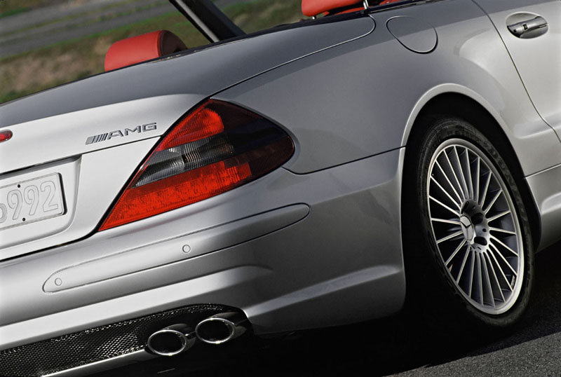 Κέρδη για το 2001 σημείωσε η AMG