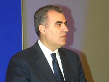 «Δώρο» δύο συντάξιμα έτη για κάθε παιδί στις εργαζόμενες μητέρες, μελετά η κυβέρνηση