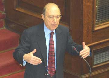 Σκληρή απάντηση Σημίτη για «πολιτική εκτροπής» – Το πολίτευμα δεν κινδυνεύει, τόνισε