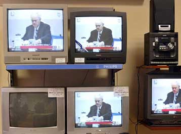 Κεκλεισμένων των θυρών η κατάθεση του δέκατου μάρτυρα στη δίκη Μιλόσεβιτς