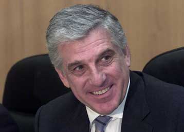 Υπάρχουν κύκλοι που επιθυμούν ασθενέστερες κυβερνήσεις, δηλώνει ο Παπαντωνίου