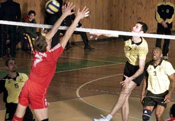 Με δώρο του Παναθηναϊκού, ο Ολυμπιακός επέστρεψε στην κορυφή