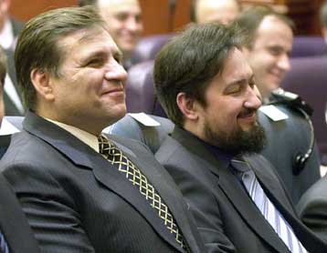 Εμμένει στη διπλή ονομασία για την ΠΓΔΜ η πολιτική ηγεσία της χώρας