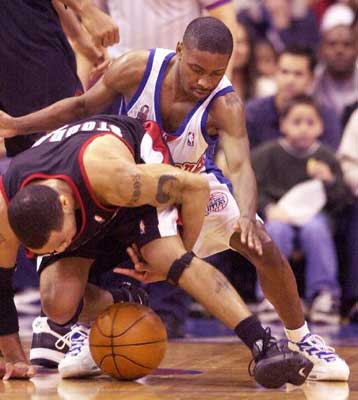 Σερί εννέα νικών για τους Μπλέιζερς, αποβολές στο Ντάλας