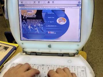 Ο χρόνος αλλάζει τις συνήθειες των Αμερικανών στη χρήση του Internet