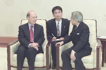 Με τον Ιάπωνα πρωθυπουργό θα συναντηθεί τη Δευτέρα ο Κώστας Σημίτης