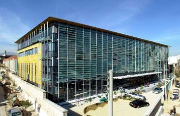 Με αιχμές από τη Γιάννα Αγγελοπούλου τα εγκαίνια του νέου κτιρίου της «Αθήνα 2004»