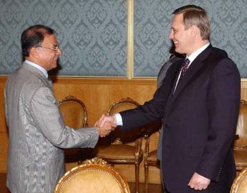 Η Ρωσία ανθίσταται στις πιέσεις του ΟΠΕΚ για «συγκρατημένη» παραγωγή πετρελαίου