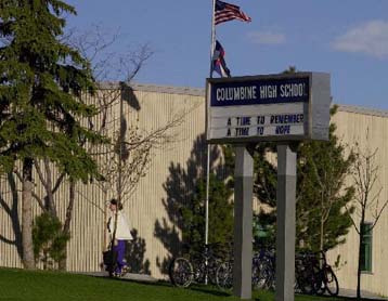 «Αθωώθηκε» το Doom για τη σφαγή του γυμνασίου Κολουμπάιν