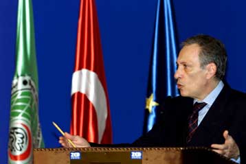 Να μπει τέλος στην «εσωστρέφεια» σχετικά με την είσοδο της χώρας στην ΕΕ, ζητά ο Τζεμ