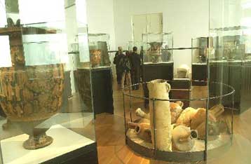 Ράγισαν από πτώση εκθέματα της έκθεσης «Ελληνικός Κλασικός Πολιτισμός» στο Βερολίνο