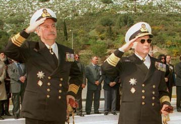 Σε κλίμα συγκίνησης αλλά χωρίς αιχμές η τελετή αποχώρησης του αρχηγού του ΓΕΝ