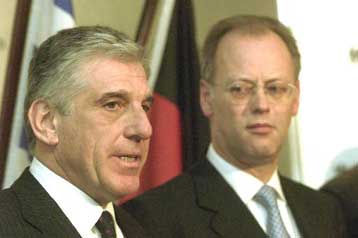 Ο ευρωστρατός και τα Leopard στο επίκεντρο των συνομιλιών Παπαντωνίου-Σάρπινγκ