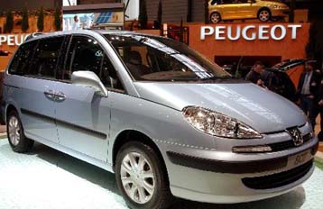 «Βουτιά» 20,7% στις πωλήσεις αυτοκινήτων το Φεβρουάριο