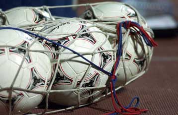 Απείλησε με αποχή η ΕΠΟ σε απάντηση των δηλώσεων Ετσεβίτ σχετικά με το EURO 2008