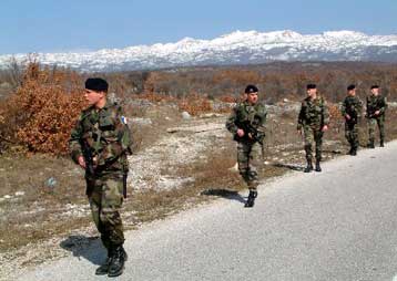 Επιφυλάξεις του ΝΑΤΟ στο ενδεχόμενο να αναλάβει η ΕΕ τη διοίκηση της δύναμης στην ΠΓΔΜ