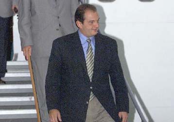 Βολές Καραμανλή για την κατάσταση στο αεροδρόμιο «Μακεδονία» – Απάντηση Βερελή