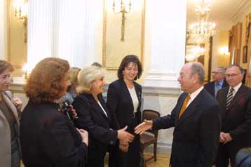 Συνάντηση με τον Κ.Στεφανόπουλο είχε αντιπροσωπεία γυναικών βουλευτών