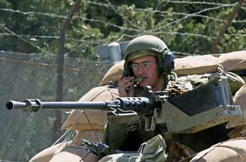 Νέες αεροπορικές επιθέσεις εναντίον παλαιστινιακών στόχων στη Δ.Όχθη και τη Γάζα