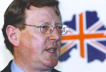 Δημοψήφισμα για το μέλλον της Β.Ιρλανδίας ζήτησε ο Ντέιβιντ Τριμπλ