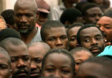 Βία και παρατυπίες καταγγέλουν οι ψηφοφόροι στις εκλογές της Ζιμπάμπουε