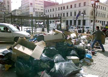 Αρχίζει η αποκομιδή των σκουπιδιών από τους δρόμους της πρωτεύουσας