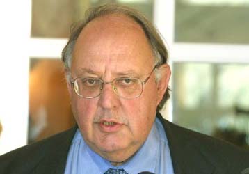 H διαφορά που χωρίζει το ΠΑΣΟΚ από τη ΝΔ μπορεί να παγιωθεί, προειδοποιεί ο Πάγκαλος