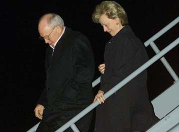 Στο Λονδίνο ο Τσένι, ξεκινώντας τη δεκαήμερη περιοδεία του σε Ευρώπη και Μ. Ανατολή