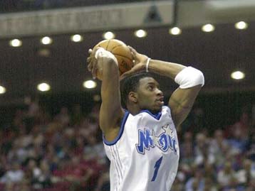 ΜακΓκρέιντι και Σακίλ έβαλαν στα… καλάθια Raptors και Knicks