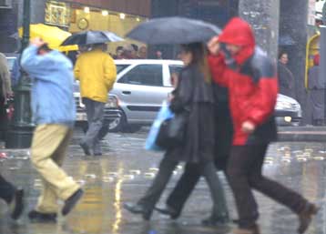 Έντονα καιρικά φαινόμενα μέχρι και την Τρίτη προβλέπει η ΕΜΥ – Απαγόρευση απόπλου