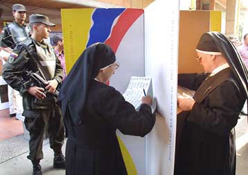 Σε ήπιο πολιτικό κλίμα διεξήχθησαν οι βουλευτικές εκλογές στην Κολομβία