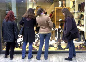 Έλληνες και Πορτογάλοι καταναλωτές θεωρούν ότι δεν προστατεύονται τα δικαιώματά τους