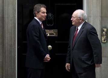 Ο Σαντάμ απειλεί την παγκόσμια ασφάλεια διαπίστωσαν Μπλερ και Τσένι