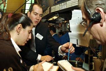 Υποχωρούν Nasdaq και Dow Jones στο άνοιγμα της Δευτέρας