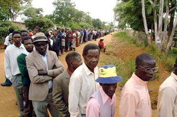 Με δακρυγόνα δόθηκε τέλος στις εκλογές που πραγματοποιήθηκαν στη Ζιμπάμπουε