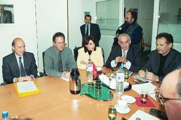 Τέσσερις κυβερνητικούς στόχους έβαλε ο Σημίτης μέχρι το 2004 – Σκληρή επίθεση σε ΝΔ