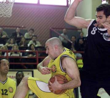 Η Δάφνη παραμένει «ζωντανή» 95-76 τον ΠΑΟΚ, νίκη για το Περιστέρι