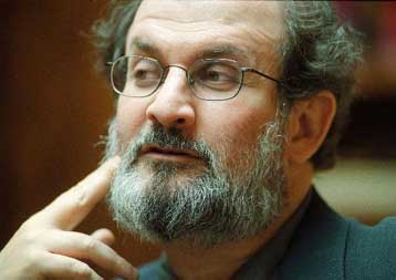 Η δράση της ακροδεξιάς κάνει την Αυστρία επικίνδυνη, δηλώνει ο Σαλμάν Ρουσντί