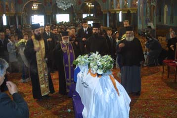 Σύσσωμος ο κυπριακός λαός αποχαιρέτισε τον Σπύρο Κυπριανού