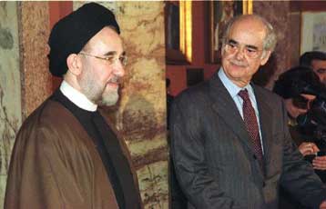 Η Βουλή των Ελλήνων τίμησε τον πρόεδρο του Ιράν