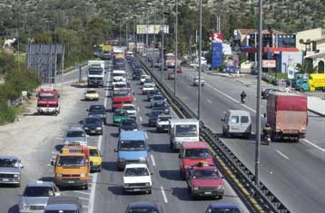 Έκτακτα μέτρα λαμβάνει η Τροχαία εν όψει της εξόδου για το τριήμερο