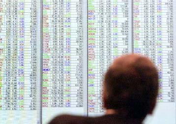 Μικρή πτώση στη Σοφοκλέους στο μέσον της συνεδρίασης της Παρασκευής