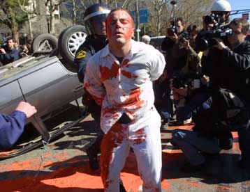 Συγκρούσεις διαδηλωτών με αστυνομικούς στη Βαρκελώνη